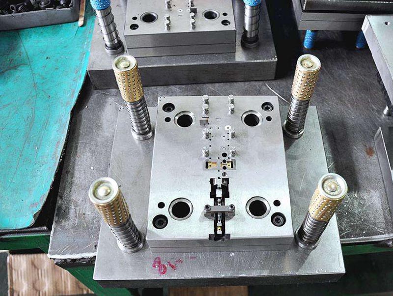 白山模具制造-01